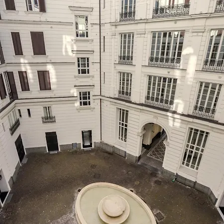 Piazza Luxury Nel Cuore Di アパート ナポリ